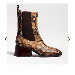 Brand new ! NEVER WORN Boots!